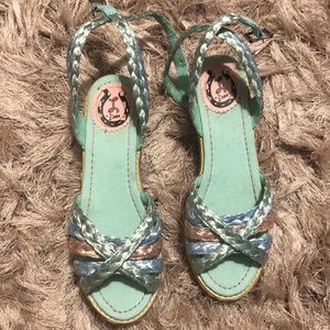 Sanders with buckle straps